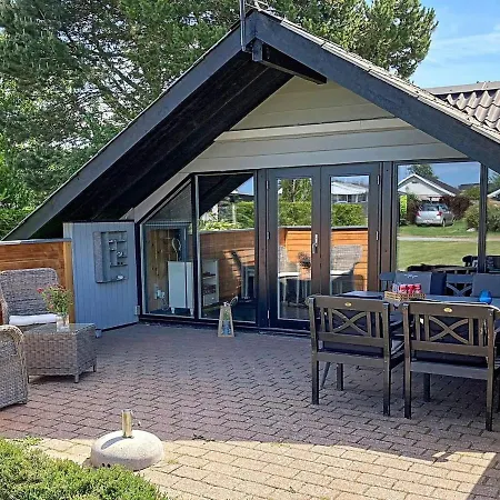 Three-bedroom In 9 Holiday home *