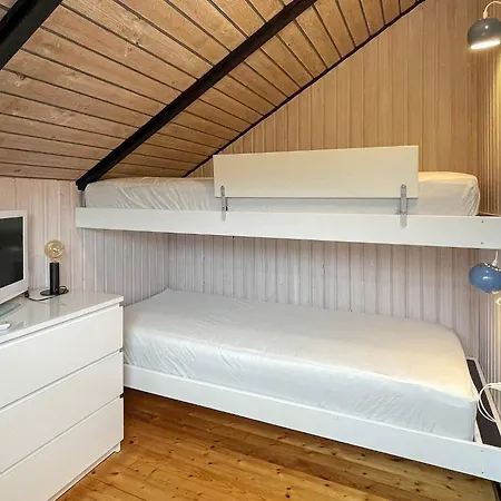 Three-bedroom In 9 *