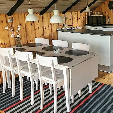 Hébergement de vacances Three-bedroom In 9