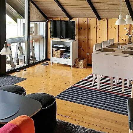 Hébergement de vacances Three-bedroom In 9